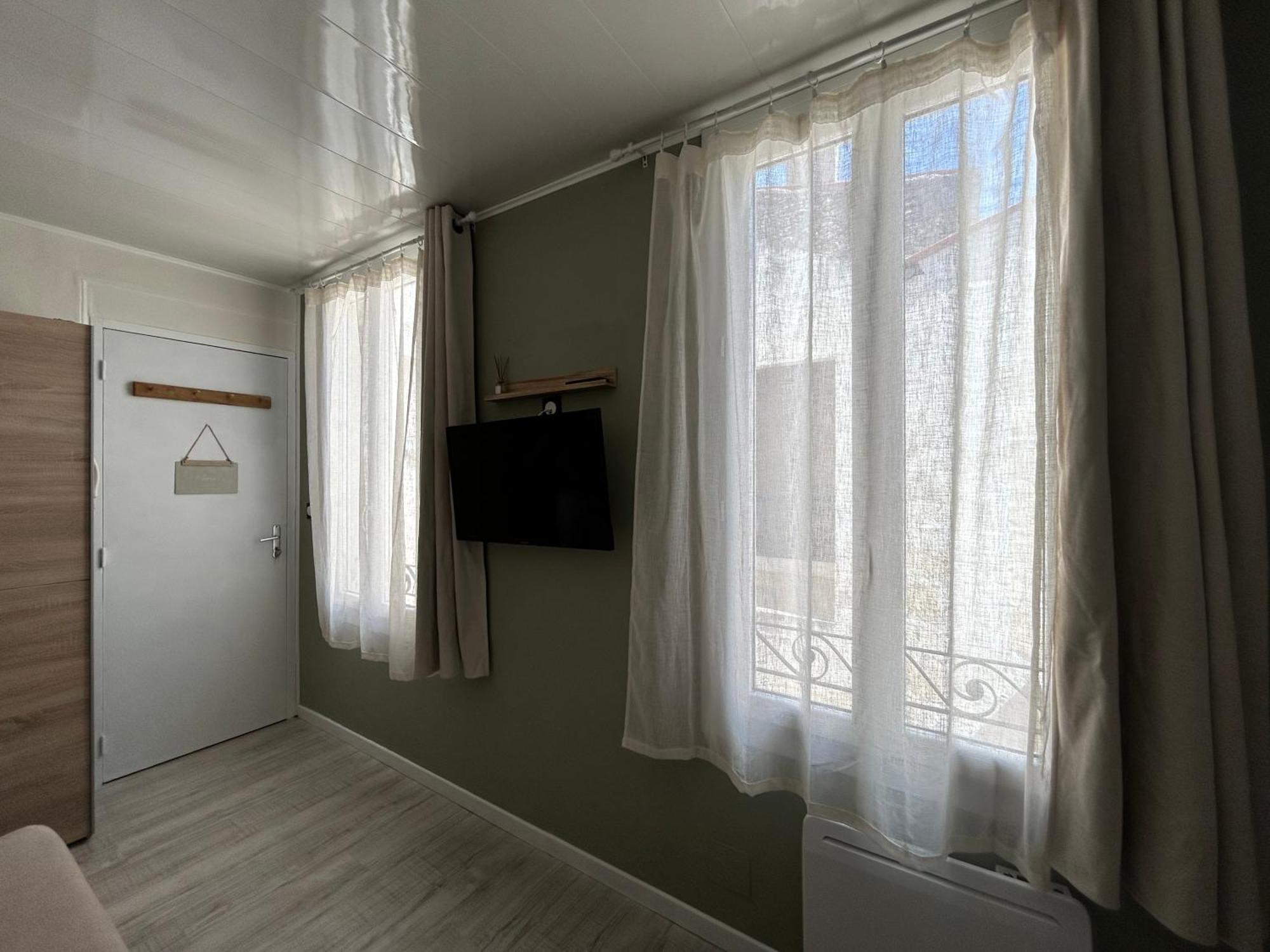 joli studio à proximité des thermes Rochefort  Esterno foto